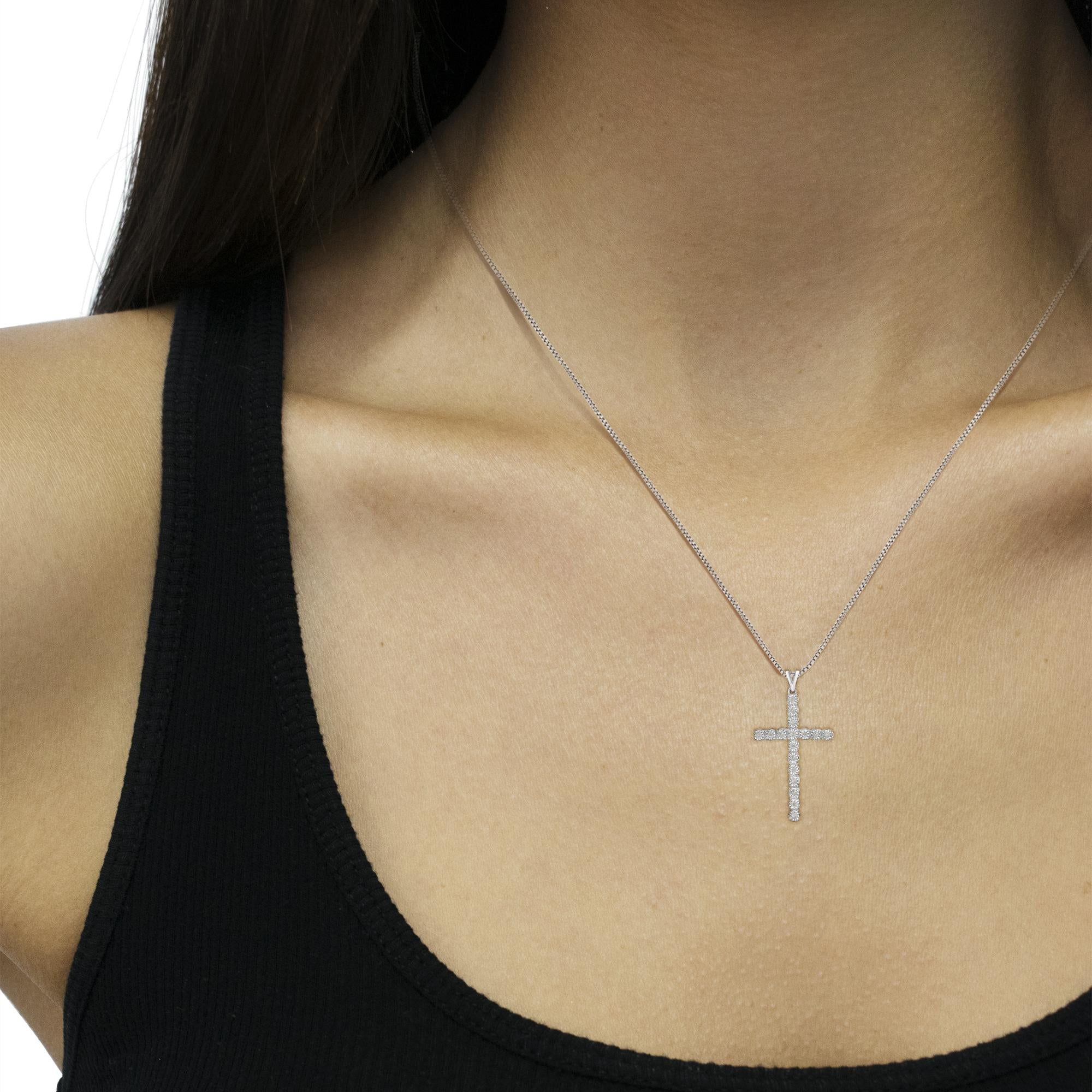 1/4 Cttw Diamond Cross Unisex Pendant Necklace 18" (I-J Color, I3 Clarity)